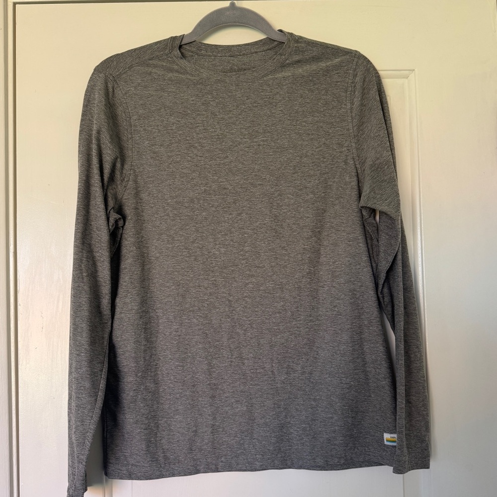 Vuori Feather Long Sleeve Tee Gray Athletic Soft Athleisure Women Size Medium